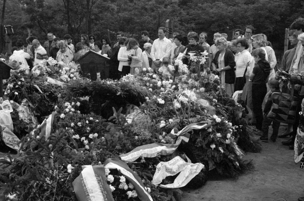 Új Köztemető, 301-es parcella 1989. június 16-án, az 56-os hősök újratemetésekor