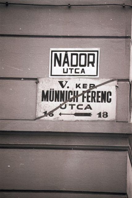 A Magyar Október Párt és a Magyar Radikális Párt demonstrációt tart Budapesten a Münnich Ferenc (ma Nádor) utcában: leragasztják az összes utcatáblát és felszegezik a Nádor feliratot.
