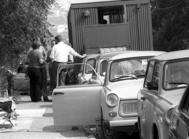 NDK-állampolgárok a határnyitásra várva Csillebércen, a Máltai Szeretetszolgálatnál 1989 szeptemberében.